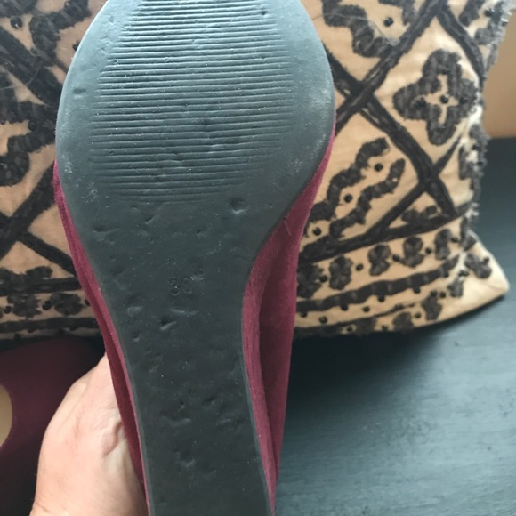 Size 7 burgundy heels - Picture 4 of 5